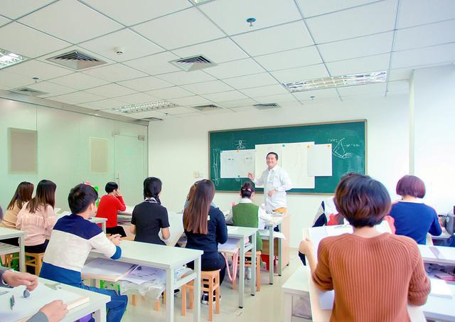 赢博体育服装培训学校细说女生学服装设计专业好吗？(图3)